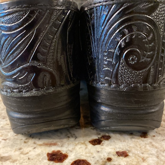 Dansko Tooled size 40 ladies shoes - Picture 2 of 6